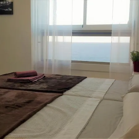 Gemelos Sealine דירה *