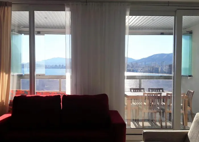 Gemelos Sealine بينايدورم